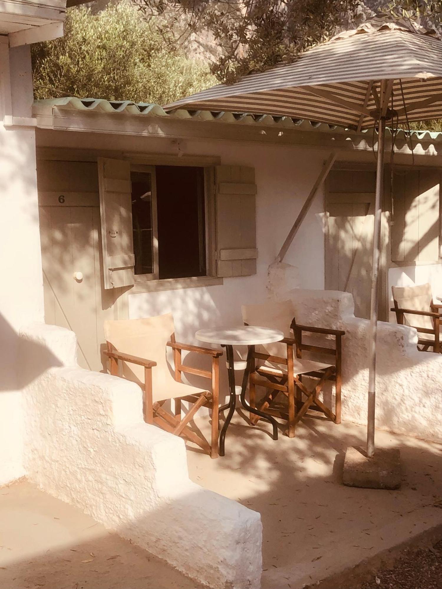 Barreira Beachfront Rooms 6 Kalamata Exterior photo