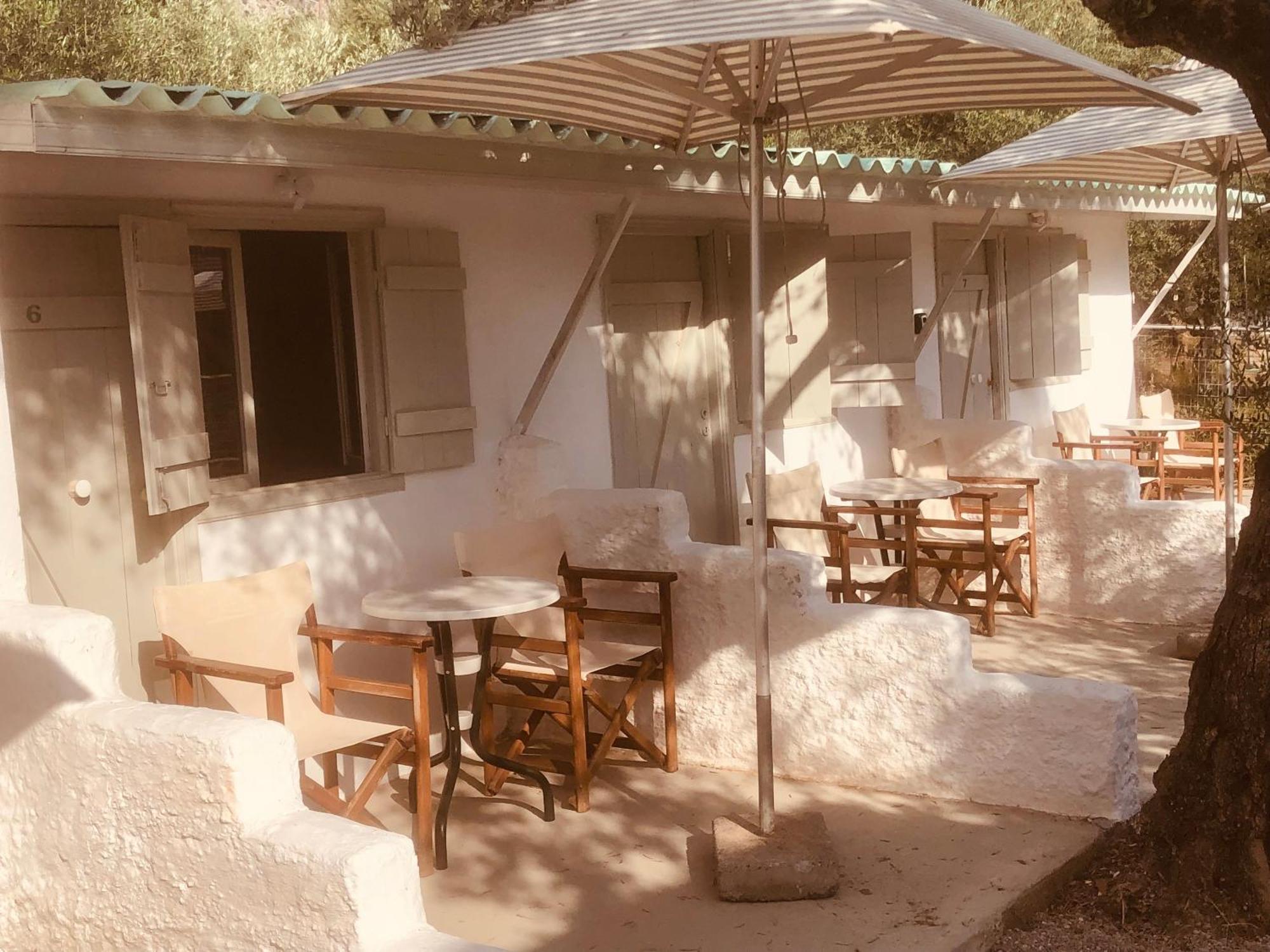 Barreira Beachfront Rooms 6 Kalamata Exterior photo